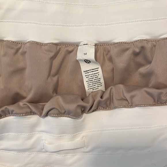 Lululemon track that high rise lined short 5” - Picture 4 of 5